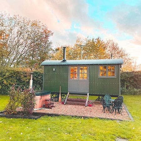 Old King William Shepherd Huts And Private Hot Tubs In North Norfolk Hunworth Экстерьер фото