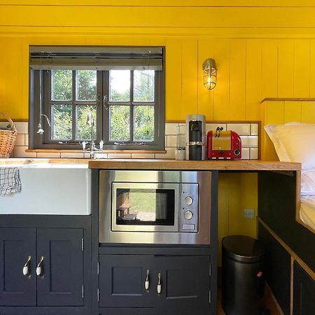Old King William Shepherd Huts And Private Hot Tubs In North Norfolk Hunworth Экстерьер фото