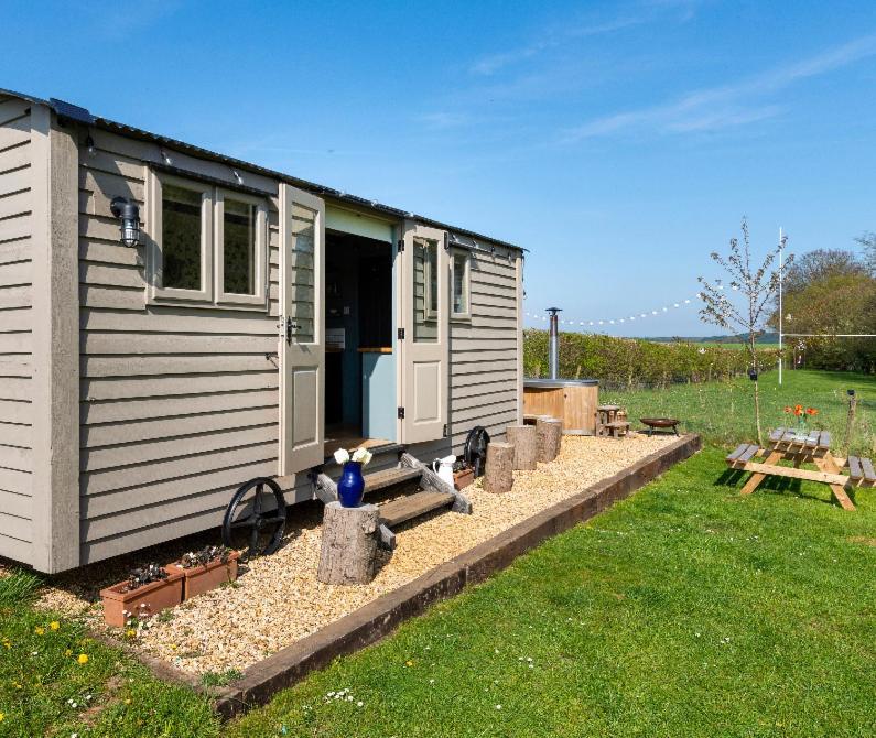 Old King William Shepherd Huts And Private Hot Tubs In North Norfolk Hunworth Экстерьер фото