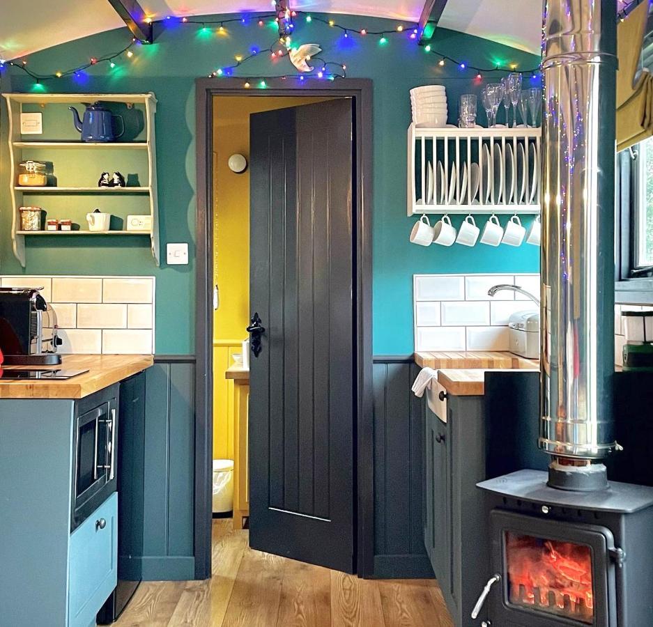 Old King William Shepherd Huts And Private Hot Tubs In North Norfolk Hunworth Экстерьер фото