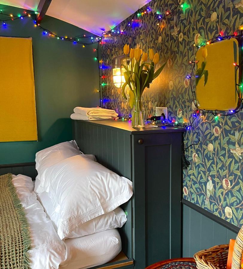 Old King William Shepherd Huts And Private Hot Tubs In North Norfolk Hunworth Экстерьер фото