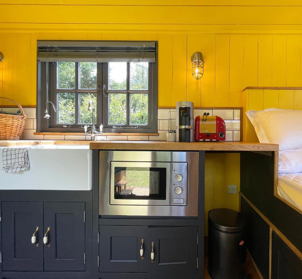 Old King William Shepherd Huts And Private Hot Tubs In North Norfolk Hunworth Экстерьер фото