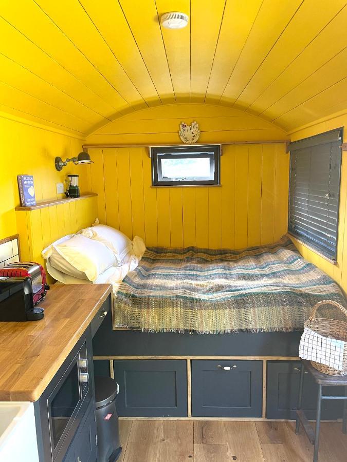 Old King William Shepherd Huts And Private Hot Tubs In North Norfolk Hunworth Экстерьер фото