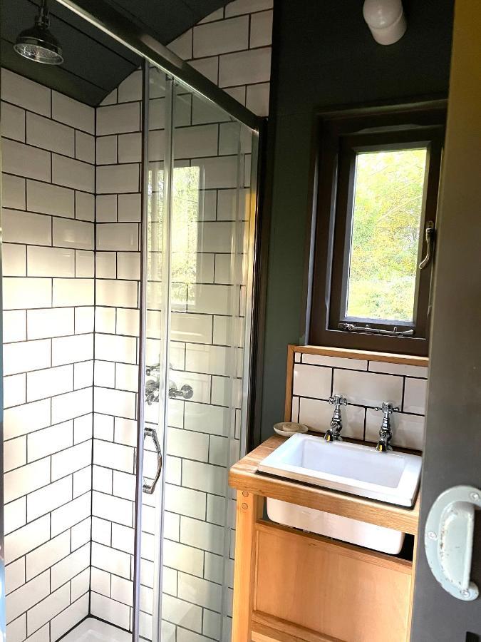 Old King William Shepherd Huts And Private Hot Tubs In North Norfolk Hunworth Экстерьер фото