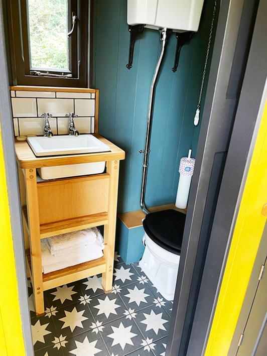 Old King William Shepherd Huts And Private Hot Tubs In North Norfolk Hunworth Экстерьер фото